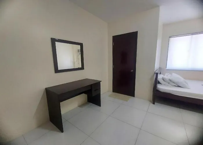 Plaza Eco Park Cebu Hotel 2*