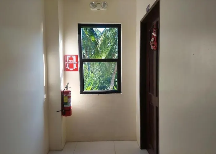 Hotel Plaza Eco Park Cebu 2*